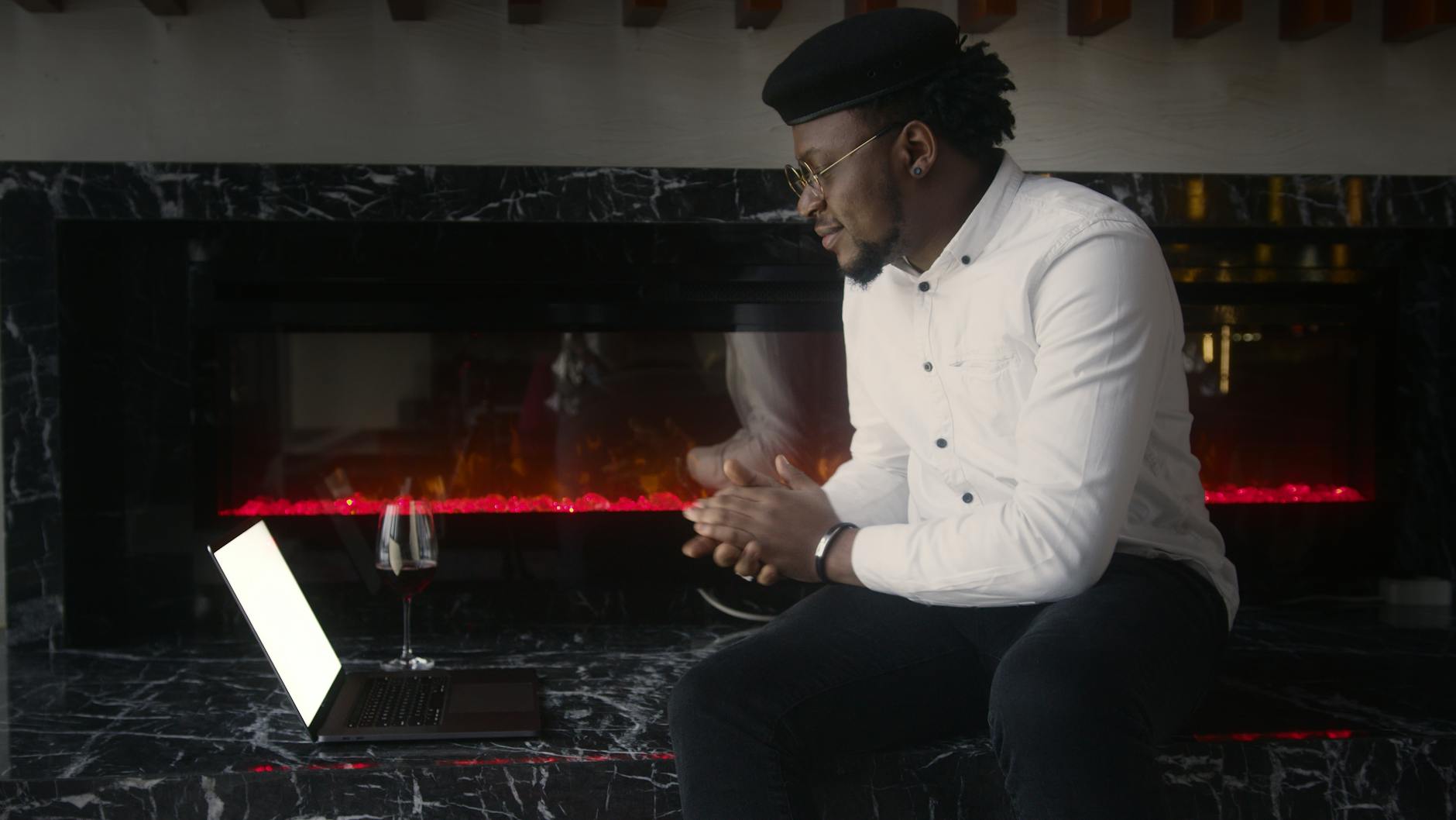 How to Stay Connected Without Losing Comfort at Crawley Premier Inn*