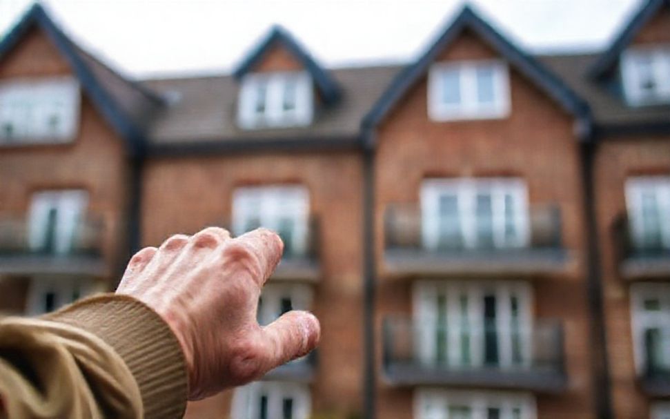 How to Find the Best Buy-to-Let Flats in Crawley for Maximum Returns*