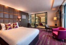 Premier Inn Crawley: Comfortable & Convenient Stay Near Gatwick
