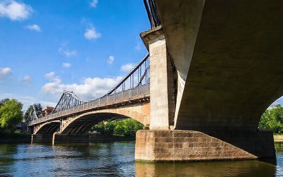 The Ultimate Guide to Walking, Cycling, and Photographing Crawley’s Three Stunning Bridges*