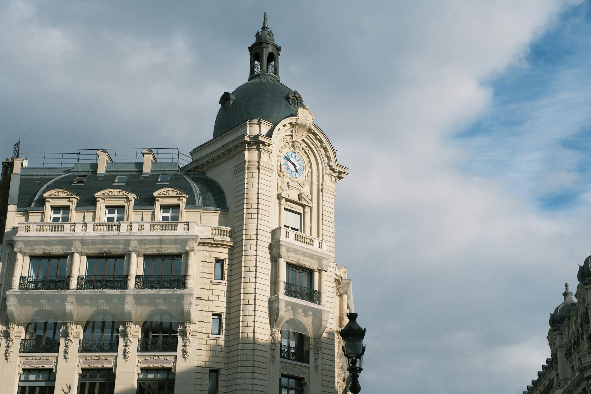 5 Ways Crowne Plaza Crawley Elevates Your Stay with Unmatched Convenience*