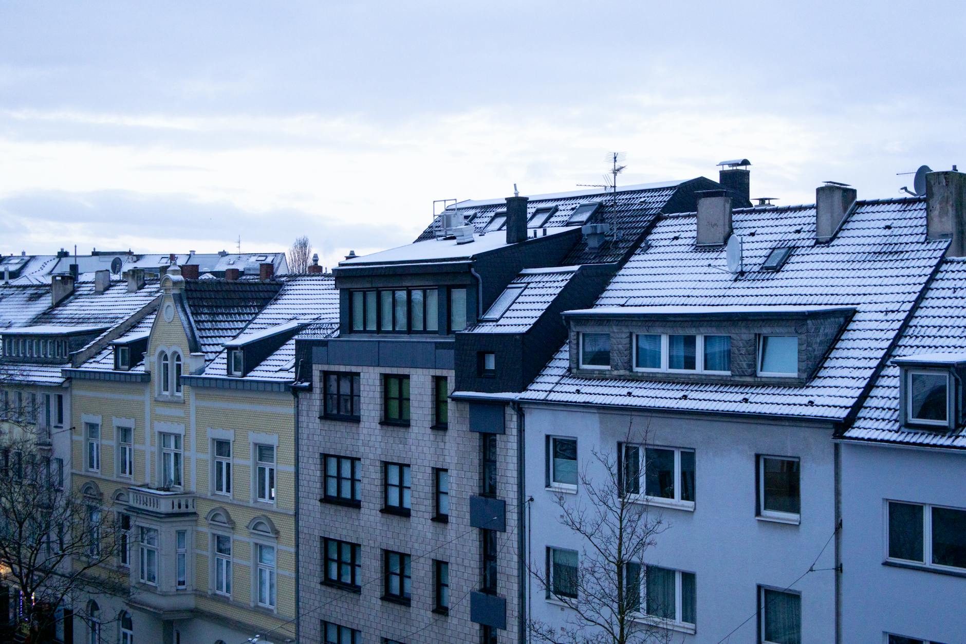 How Crawley’s Weather Affects Your Outdoor Plans – What You Need to Know*