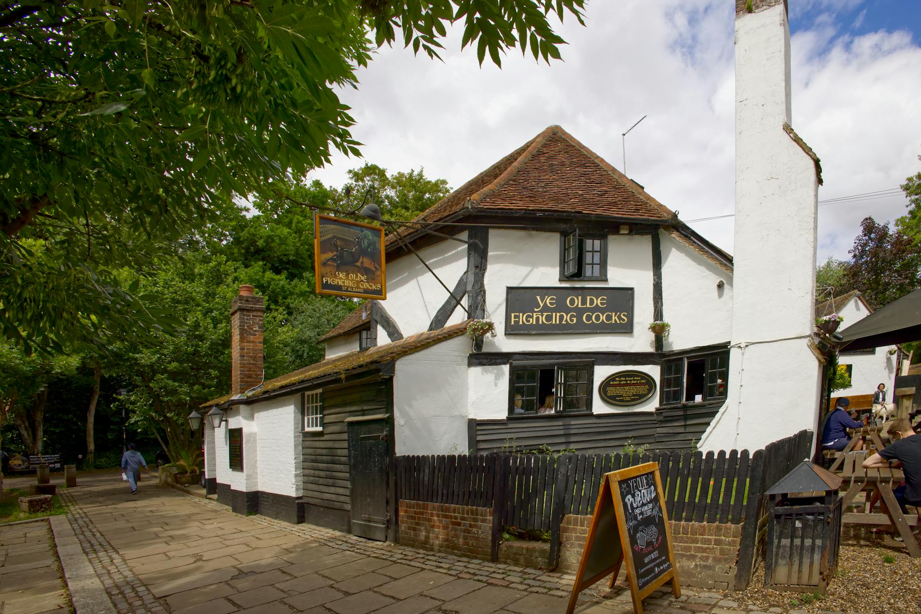 How to Enjoy the Best of British Pub Culture at Lamb Inn Crawley*