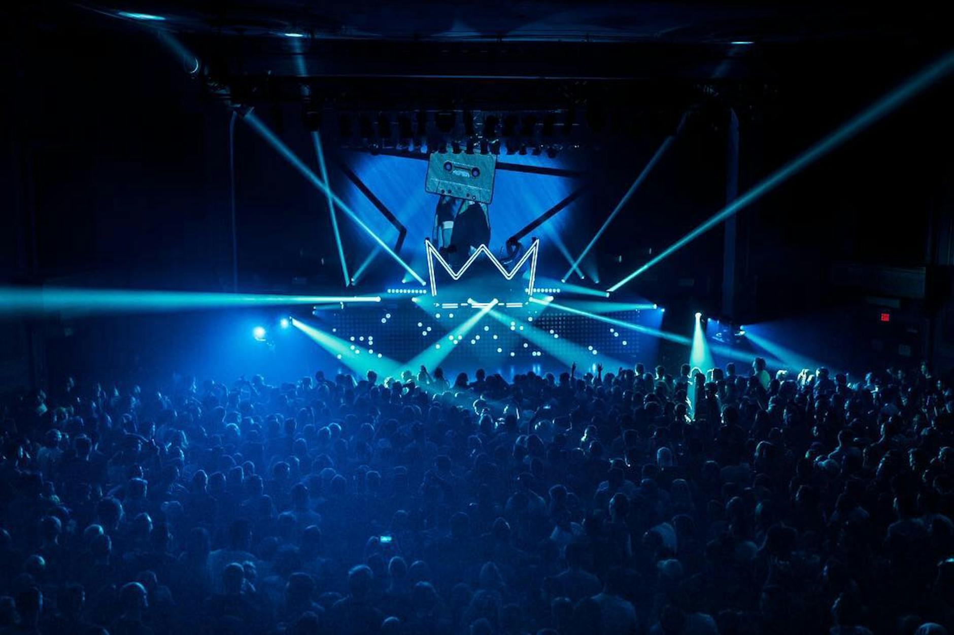 How to Experience the Electric Atmosphere at Broadfield Stadium*