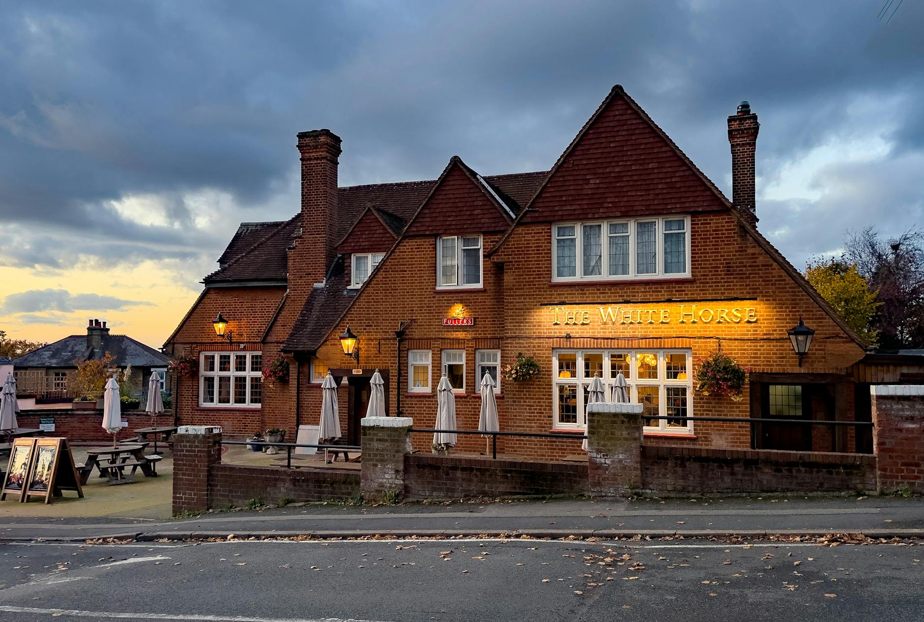 Why The Lamb Inn Crawley is the Perfect Spot for a Traditional British Feast*
