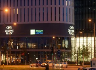 Luxury Stay Near Gatwick: Crowne Plaza London Gatwick Airport, Crawley