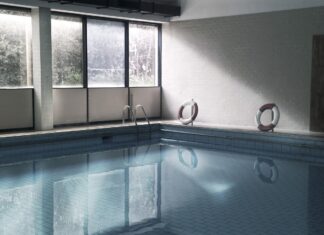 Enjoy a refreshing swim at K2 Crawley’s modern, family-friendly pool